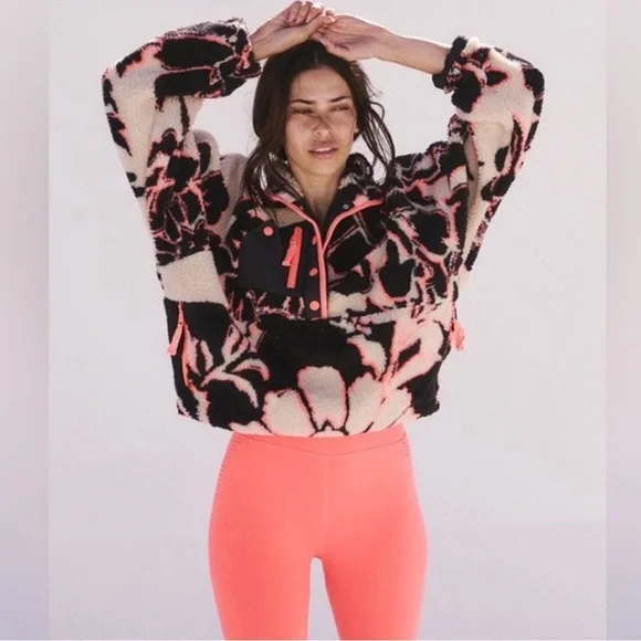 NWT Free People Hit The Slopes Rocky Ridge Sherpa Pullover Magnolia Floral Combo - Picture 1 of 8